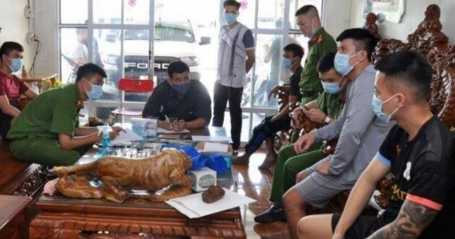 Bị cơ quan chức năng sờ gáy Bị cơ quan chức năng sờ gáy