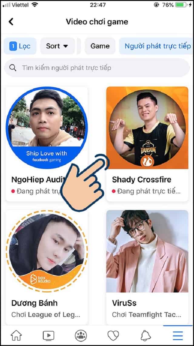 Hãy nhấn vào một video bất kỳ để tiến hành cách mua sao trên facebook Hãy nhấn vào một video bất kỳ để tiến hành cách mua sao trên facebook