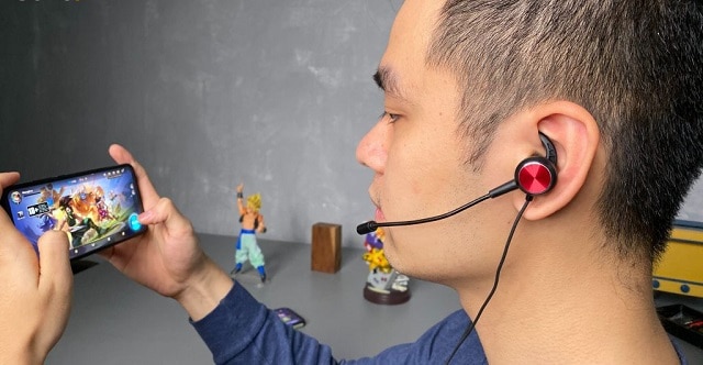 Khi chơi game nên đeo tai nghe Khi chơi game nên đeo tai nghe