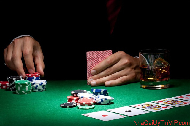 Poker online có nhiều điểm tương đồng so với hình thức chơi truyền thống Poker online có nhiều điểm tương đồng so với hình thức chơi truyền thống